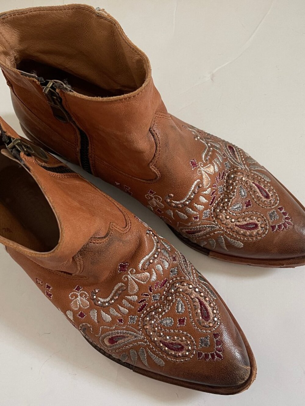 SUNDANCE Embroidered & Beaded Leather Booties: Excellent Condition: Size 39